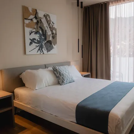 Lkl Lakeside Bed and Breakfast