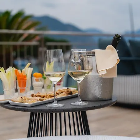Lkl Lakeside Bed and Breakfast 4*